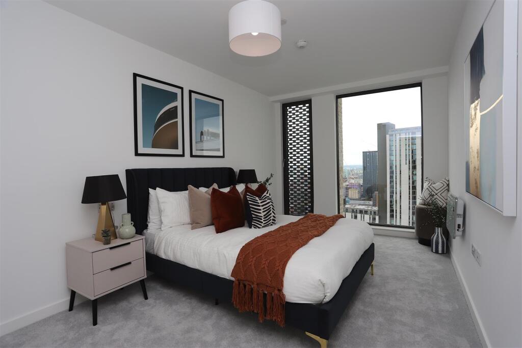 3 bedroom apartment for sale in Victoria House, East Piccadilly, M4